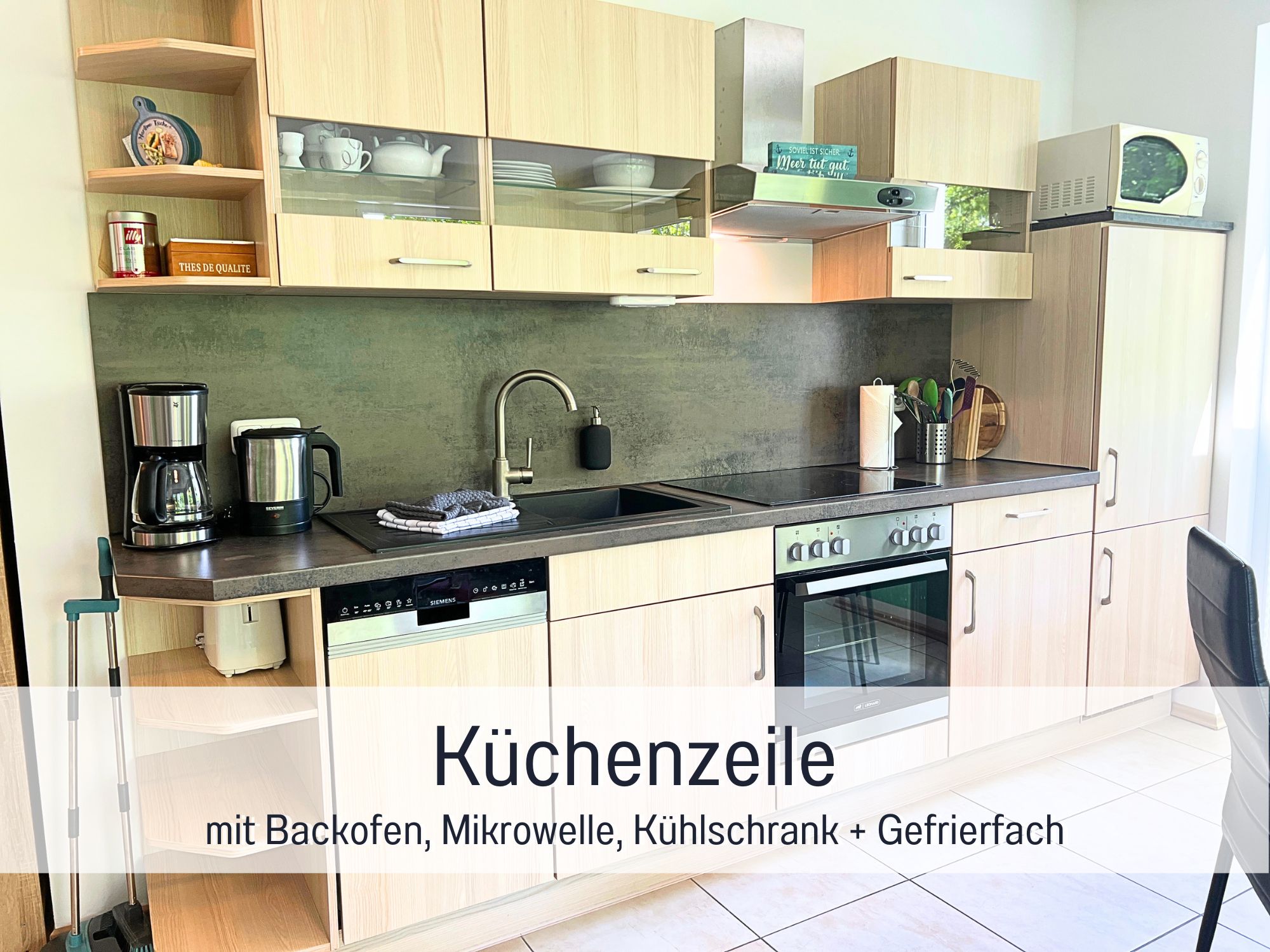Offene Küche mit langer Zeile