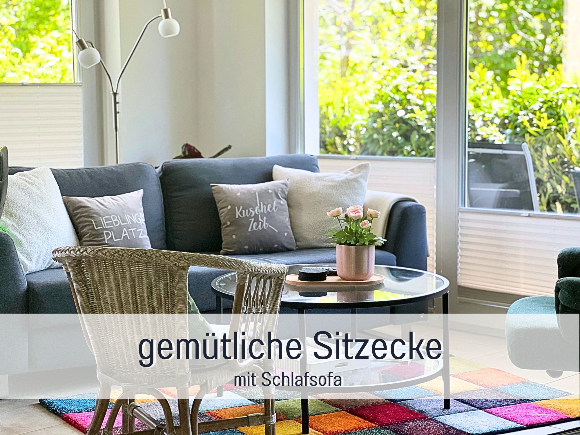 Gemütliches Sofa im Wohnzimmer